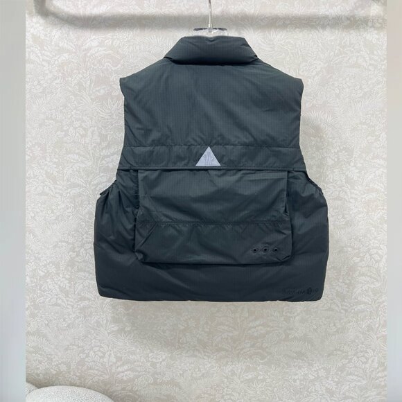 Moncler tongass down field vest - black - Picture 10 of 10